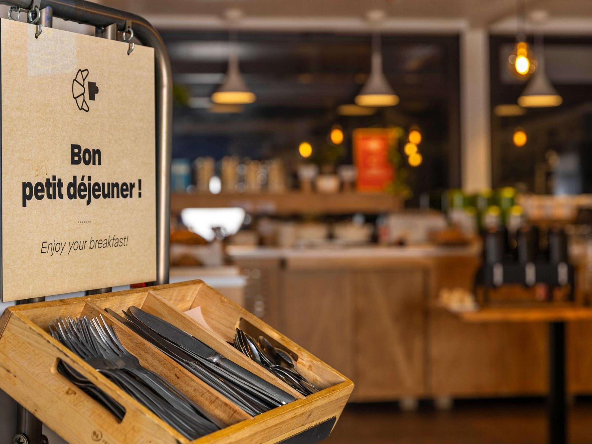 Отель Ibis Lille Lomme Centre Экстерьер фото